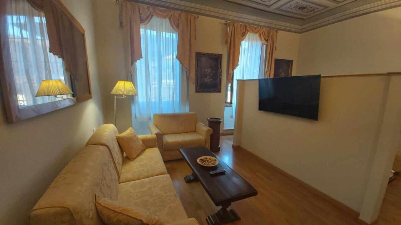Tornabuoni La Petite Suite Φλωρεντία Δωμάτιο φωτογραφία