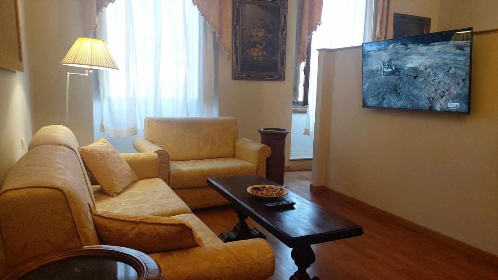 Tornabuoni La Petite Suite Φλωρεντία Δωμάτιο φωτογραφία